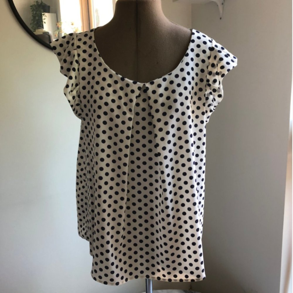 Foravi sleeveless white navy polkadot top sz L
